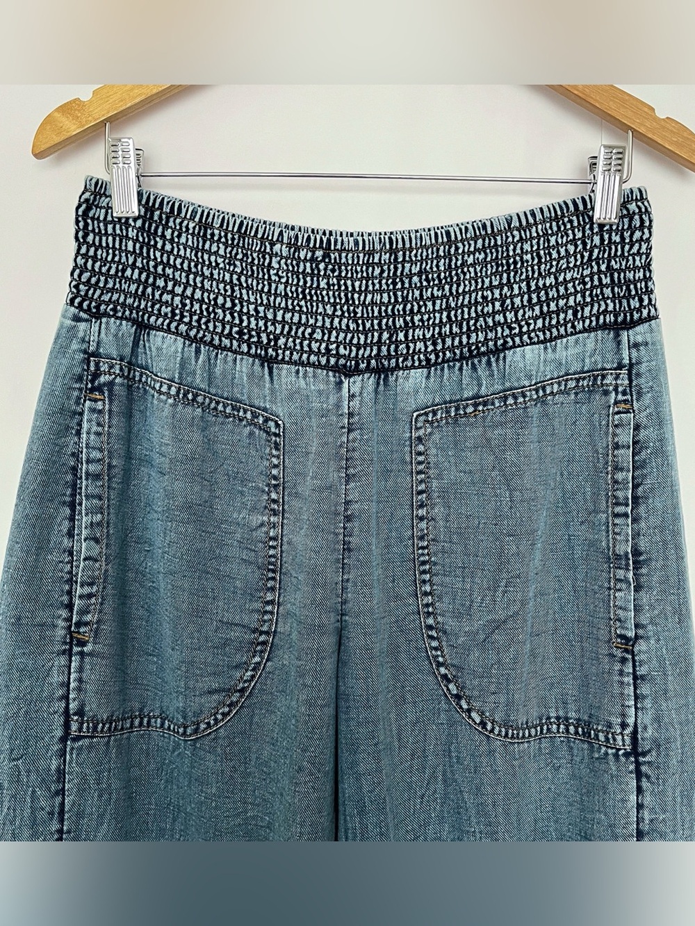 Anthropologie Pilcro Reese Barrel Leg Pull On Pants Smocked Cotton Size XS Blue - Picture 3 of 16